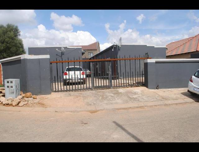 8 BEDROOM HOUSE FOR SALE IN DOBSONVILLE EXT 3